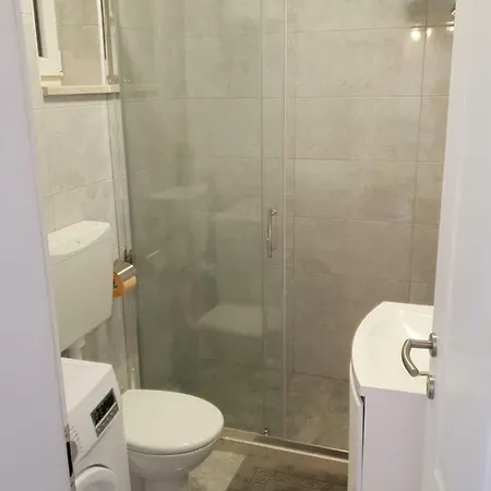 Laura Apartment